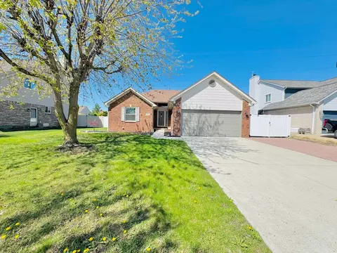 24520 Foxmoor Blvd, Woodhaven, MI 48183