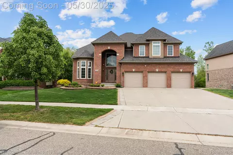24516 Cavendish Ave E, Novi, MI 48375