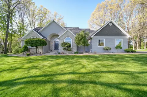 4852 Indian Creek Dr, Jackson, MI 49201