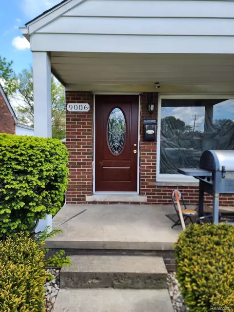 9006 Grandville Ave, Detroit, MI 48228