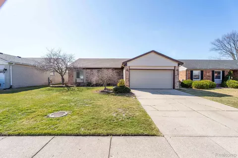 42541 Kingsley Dr, Clinton Township, MI 48038