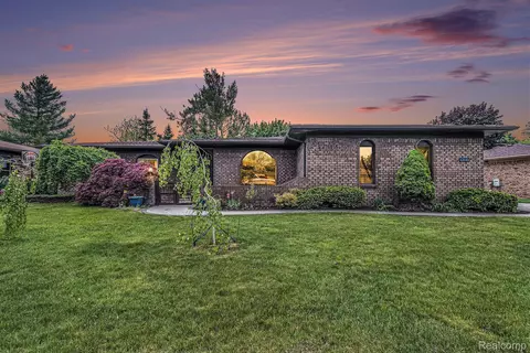 12040 Congress Dr, Shelby Township, MI 48315