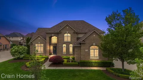 49729 Sandra Dr, Shelby Township, MI 48315