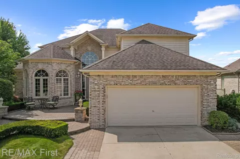 21606 Tangel Dr, Macomb, MI 48044