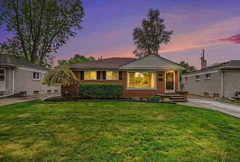 21524 Share St, Saint Clair Shores, MI 48082