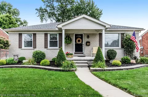 11326 Loveland St, Livonia, MI 48150
