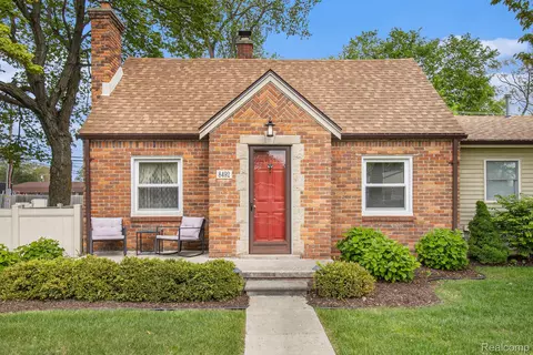 8492 Fremont St, Westland, MI 48185