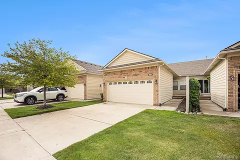 30024 Camden Cir, Chesterfield, MI 48051