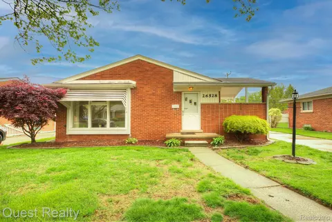 26528 Ashley St, Dearborn Heights, MI 48127