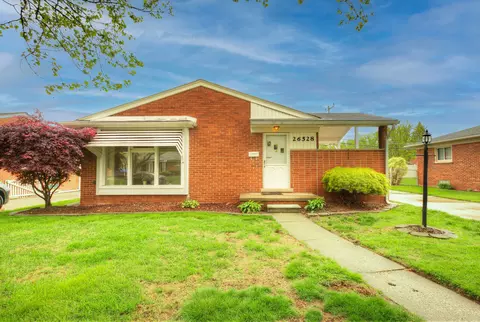 26528 Ashley St, Dearborn Heights, MI 48127