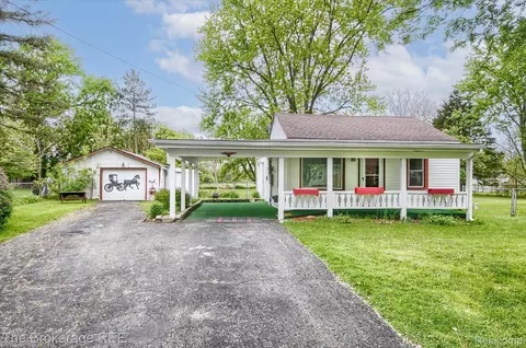 2240 Morrish St, Burton, MI 48519
