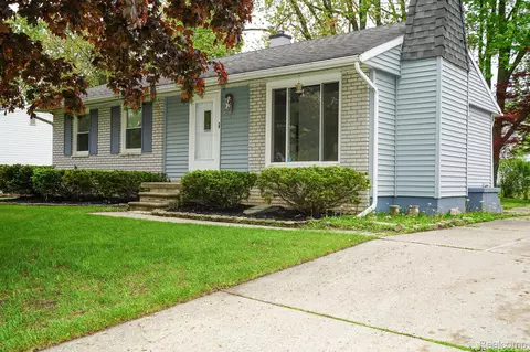 598 Covington St, South Lyon, MI 48178
