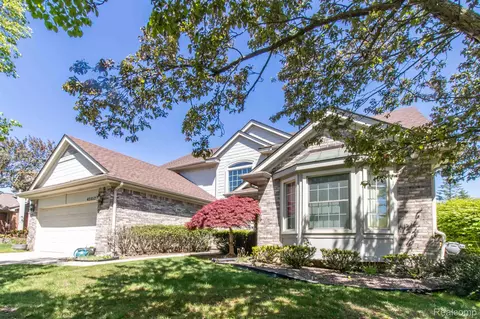 42852 Sandstone Dr, Novi, MI 48377