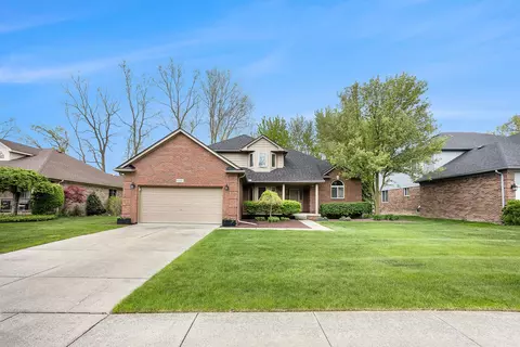 31390 Rowland Ln, Chesterfield, MI 48051