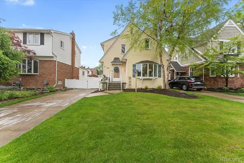 637 Emmons Blvd, Wyandotte, MI 48192