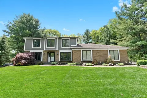 6588 White Pines Dr, Genoa, MI 48116