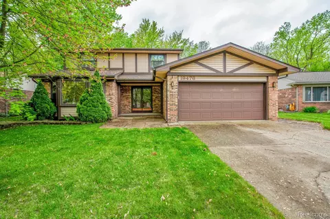 19476 Dawnshire Dr, Brownstown, MI 48193