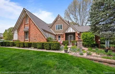 61218 Miriam Dr, Washington, MI 48094