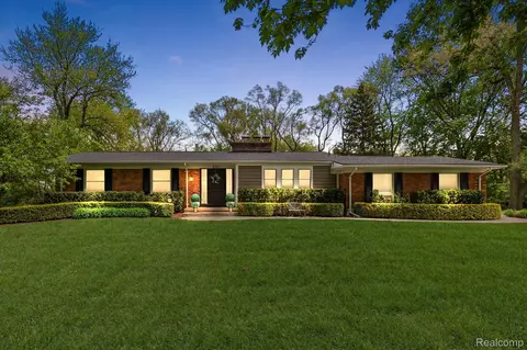 6491 Hills Dr, Bloomfield Hills, MI 48301