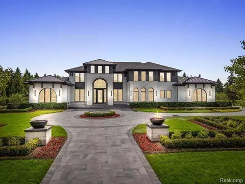600 Chase Ln, Bloomfield Hills, MI 48304