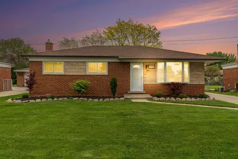 33466 Brownlea Dr, Sterling Heights, MI 48312