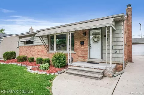32760 Merritt Dr, Westland, MI 48185