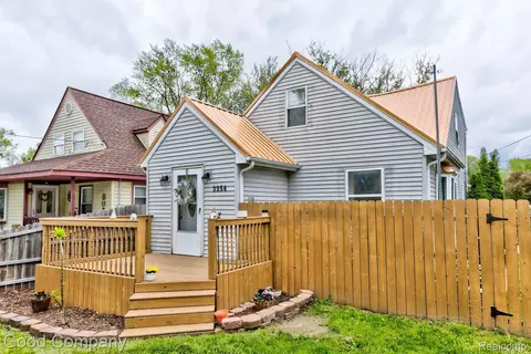 2254 E Boatfield Ave, Burton, MI 48529