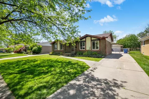 25679 Cloie Dr, Warren, MI 48089