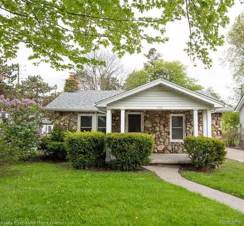 1635 Garfield St, Port Huron, MI 48060