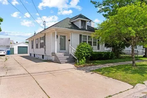 110 N 1st St, Holly, MI 48442