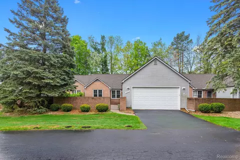 23033 Farmington Rd, Farmington, MI 48336