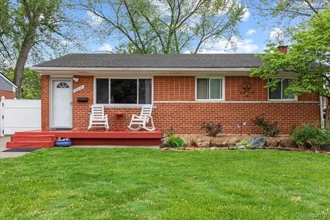 29547 Brown Crt Ct, Garden City, MI 48135
