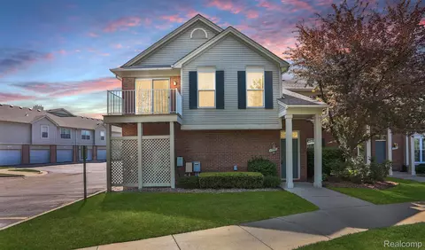 43940 Elm Dr, Sterling Heights, MI 48313