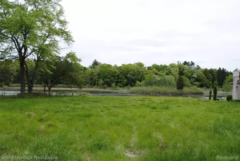 V / L Dibrova Dr, Green Oak, MI 48116