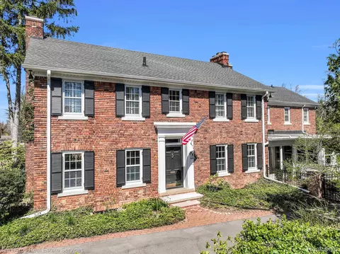 206 Merriweather Rd, Grosse Pointe Farms, MI 48236