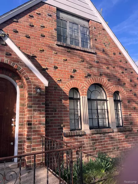 2424 Thomas St, Flint, MI 48504
