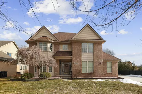 48548 Fairmont Dr, Macomb, MI 48044