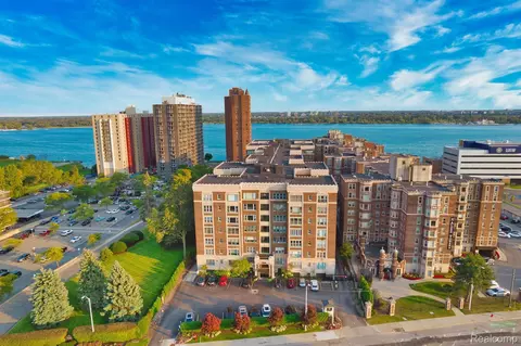 8120 E Jefferson Ave Apt Unit UNIT 2F, Detroit, MI 48214