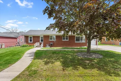 30617 Young Dr, Gibraltar, MI 48173