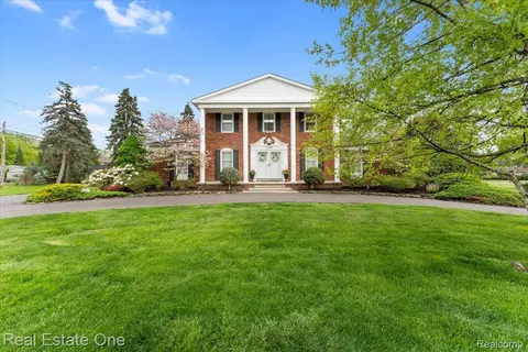 28605 Southpointe Rd, Grosse Ile, MI 48138