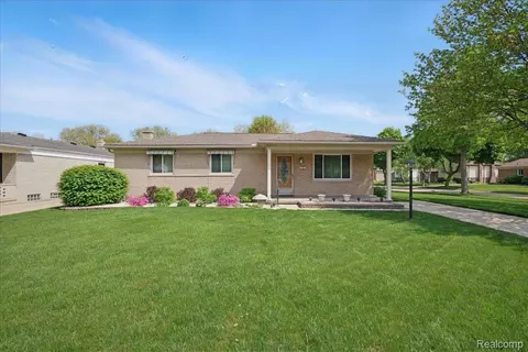 14657 Alpena Dr, Sterling Heights, MI 48313