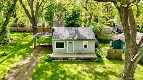 4120 Bunker Ave, West Bloomfield, MI 48323