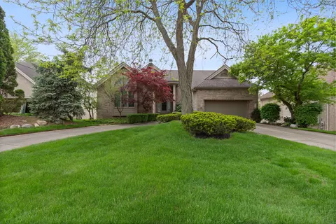 4958 Countryside Dr, West Bloomfield, MI 48323