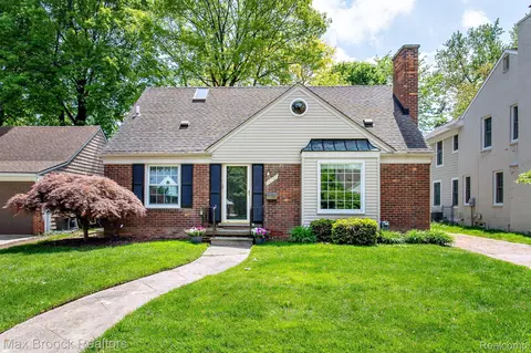 10735 Nadine Ave, Huntington Woods, MI 48070
