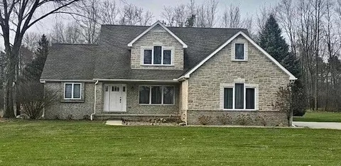 8914 Moir Rd, Brighton, MI 48114