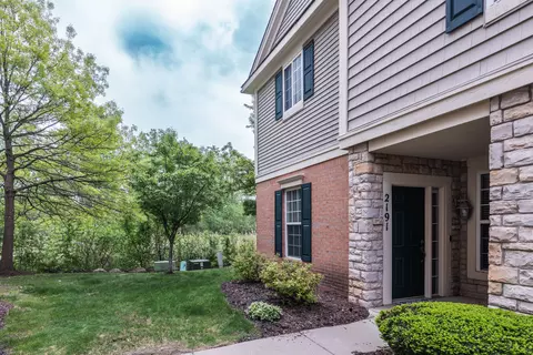 2191 Pinecroft Dr, Canton, MI 48188