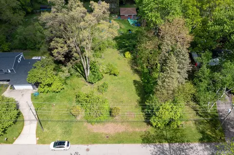 Vl Russell St, Southfield, MI 48075