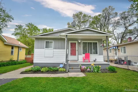 2368 E Boatfield Ave, Burton, MI 48529
