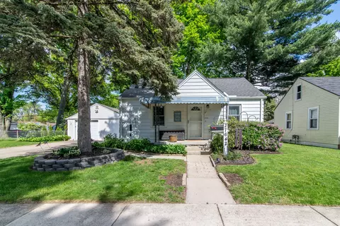 27642 Brettonwoods St, Madison Heights, MI 48071