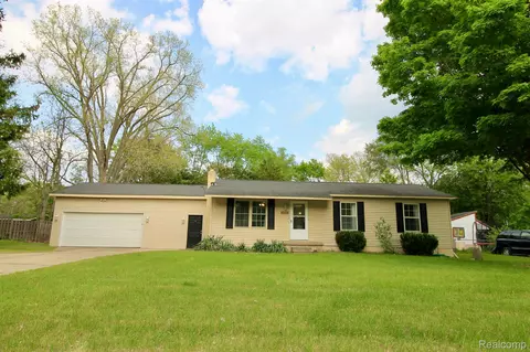 15129 Roach Dr, Argentine, MI 48451